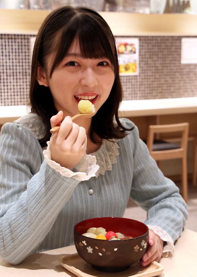 グルメも楽しイーゾ！ HKT48コラボメニュー8店舗に登場、13日から