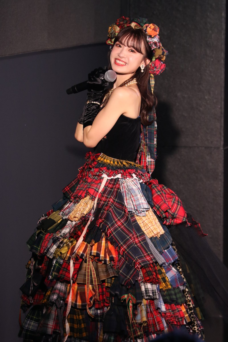 HKT48外薗葉月「高橋みなみ＋姉お手製」ドレスで卒業 2人組ユニットで 