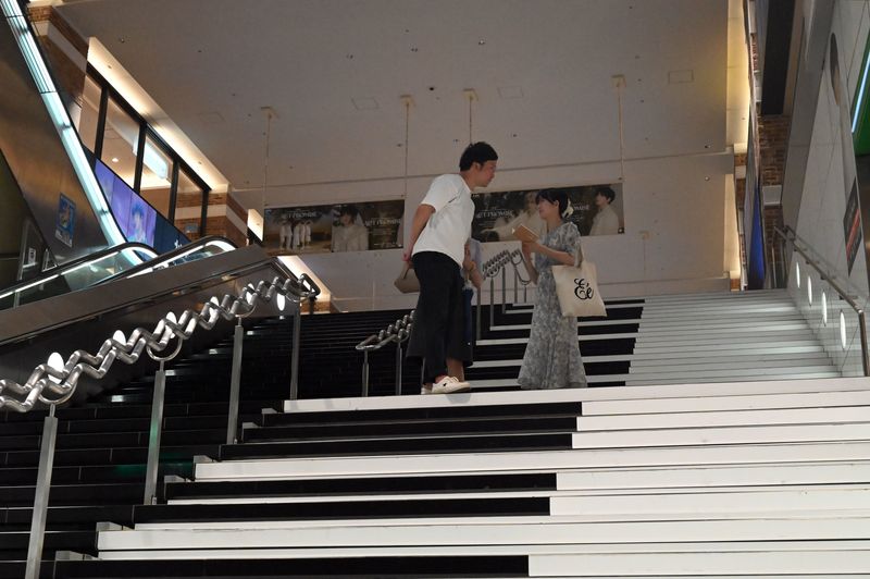 駅の階段が巨大なピアノに！ 「音楽の街」に出現した理由を聞いてみた