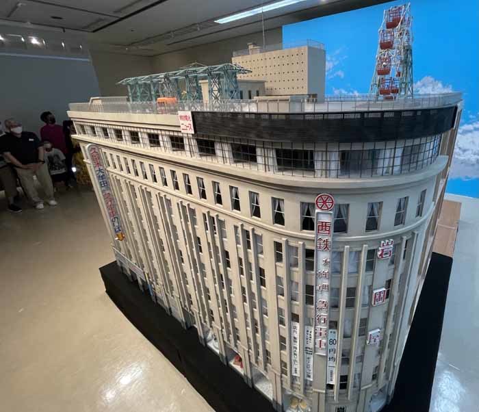 ラドンが壊す岩田屋ビル 陥没する東京 特撮美術 巨匠 の技に迫る 西日本新聞me