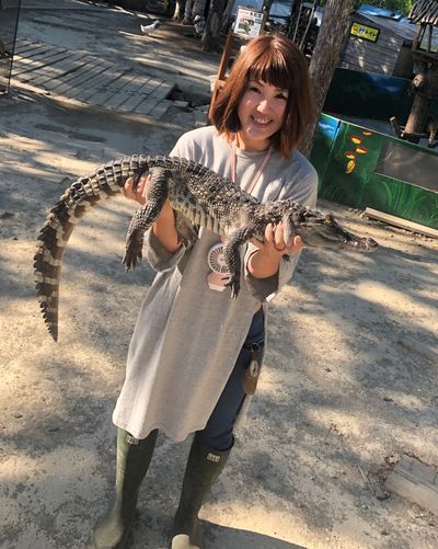 E Zo冬イベント ヘビやワニと触れ合える動物園登場 西日本スポーツ